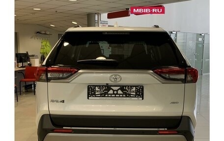 Toyota RAV4, 2023 год, 5 600 000 рублей, 6 фотография