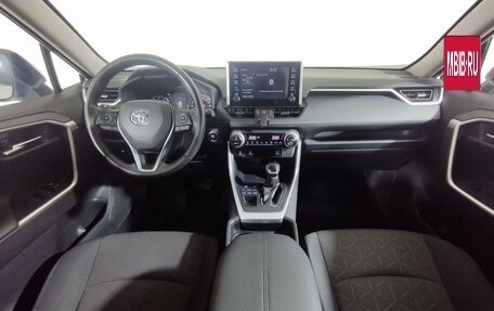 Toyota RAV4, 2021 год, 3 950 000 рублей, 7 фотография