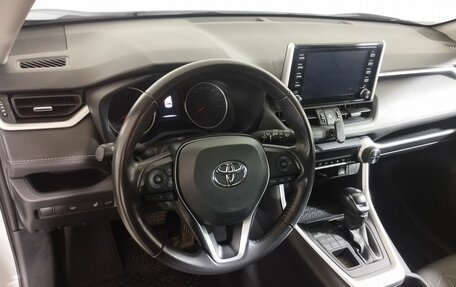 Toyota RAV4, 2021 год, 3 950 000 рублей, 12 фотография