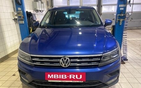 Volkswagen Tiguan II, 2018 год, 2 474 000 рублей, 2 фотография