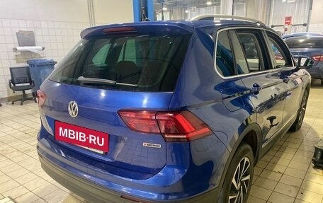Volkswagen Tiguan II, 2018 год, 2 474 000 рублей, 4 фотография
