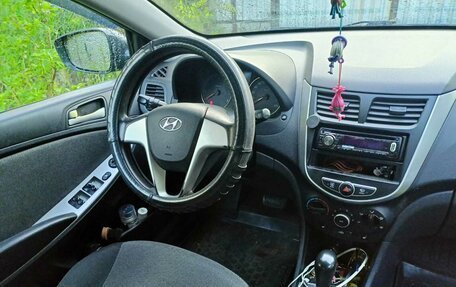 Hyundai Solaris II рестайлинг, 2011 год, 615 000 рублей, 6 фотография