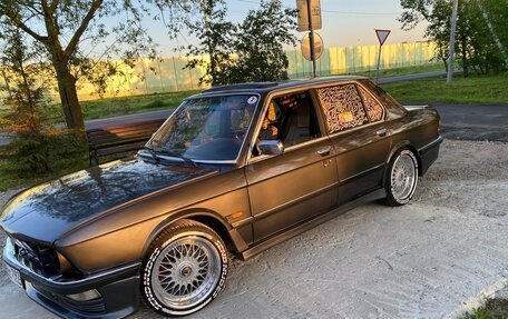 BMW 5 серия, 1986 год, 1 800 000 рублей, 3 фотография