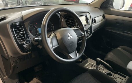 Mitsubishi Outlander III рестайлинг 3, 2013 год, 1 770 000 рублей, 11 фотография