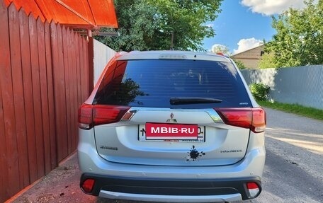 Mitsubishi Outlander III рестайлинг 3, 2015 год, 1 830 000 рублей, 5 фотография