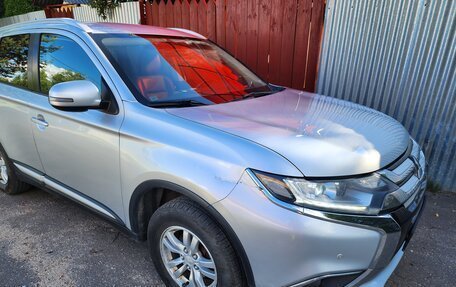 Mitsubishi Outlander III рестайлинг 3, 2015 год, 1 830 000 рублей, 8 фотография