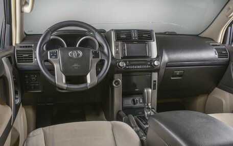 Toyota Land Cruiser Prado 150 рестайлинг 2, 2011 год, 2 449 000 рублей, 6 фотография
