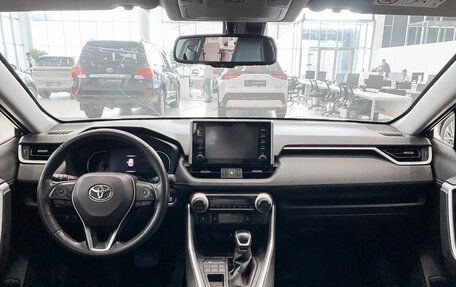 Toyota RAV4, 2021 год, 3 850 000 рублей, 14 фотография
