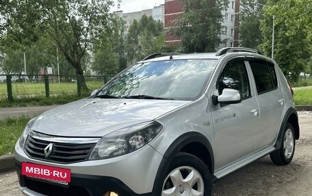 Renault Sandero I, 2013 год, 820 000 рублей, 2 фотография