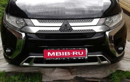 Mitsubishi Outlander III рестайлинг 3, 2018 год, 2 300 000 рублей, 1 фотография