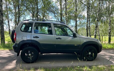 Chevrolet Niva I рестайлинг, 2017 год, 800 000 рублей, 4 фотография