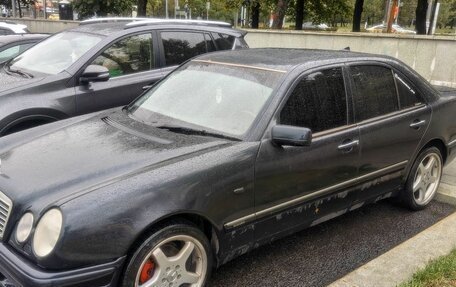 Mercedes-Benz E-Класс, 1998 год, 530 000 рублей, 3 фотография