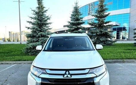 Mitsubishi Outlander III рестайлинг 3, 2015 год, 2 299 000 рублей, 2 фотография