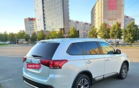 Mitsubishi Outlander III рестайлинг 3, 2015 год, 2 299 000 рублей, 3 фотография