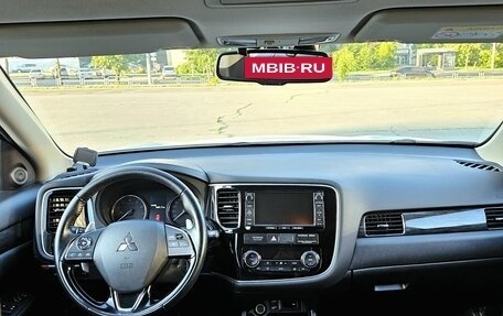 Mitsubishi Outlander III рестайлинг 3, 2015 год, 2 299 000 рублей, 9 фотография