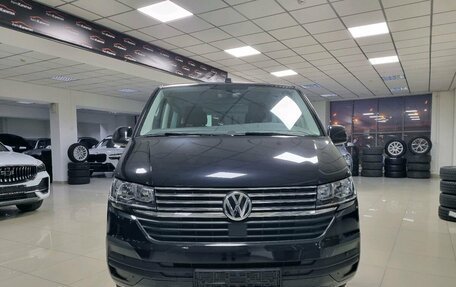 Volkswagen Multivan T6 рестайлинг, 2021 год, 6 100 000 рублей, 2 фотография