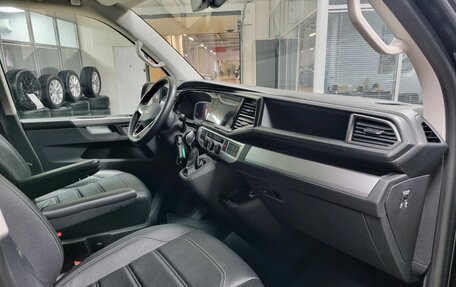 Volkswagen Multivan T6 рестайлинг, 2021 год, 6 100 000 рублей, 10 фотография