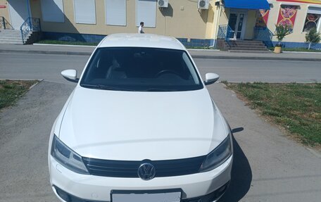 Volkswagen Jetta VI, 2013 год, 1 280 000 рублей, 2 фотография