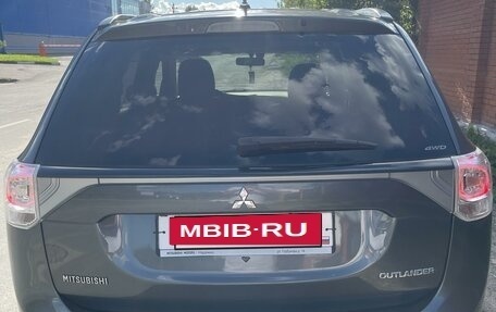 Mitsubishi Outlander III рестайлинг 3, 2013 год, 1 720 000 рублей, 5 фотография