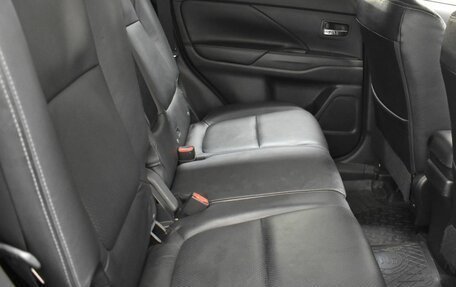 Mitsubishi Outlander III рестайлинг 3, 2013 год, 1 800 000 рублей, 23 фотография