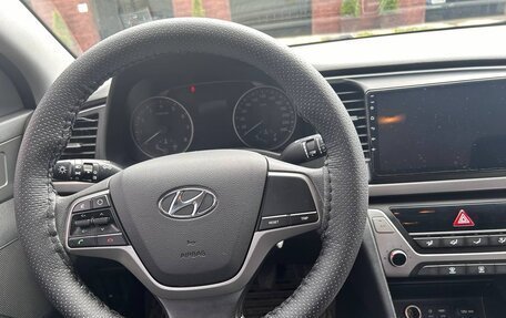 Hyundai Elantra VI рестайлинг, 2018 год, 1 500 000 рублей, 9 фотография