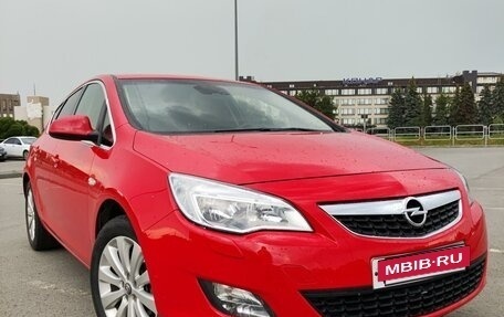 Opel Astra J, 2011 год, 810 000 рублей, 2 фотография