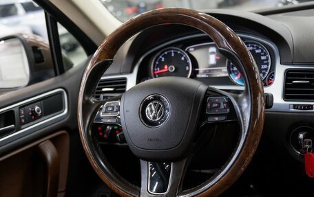 Volkswagen Touareg III, 2012 год, 2 356 000 рублей, 10 фотография