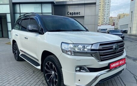 Toyota Land Cruiser 200, 2016 год, 6 310 000 рублей, 3 фотография