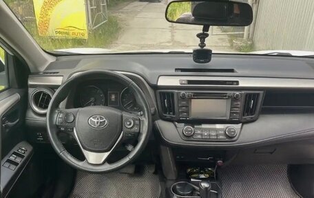 Toyota RAV4, 2017 год, 2 810 000 рублей, 6 фотография