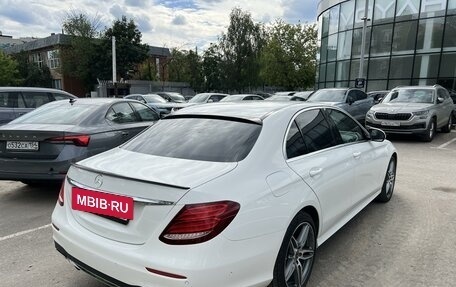 Mercedes-Benz E-Класс, 2017 год, 3 850 000 рублей, 4 фотография
