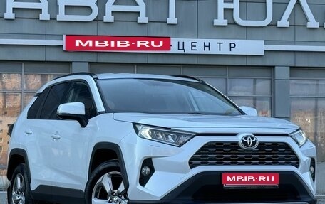 Toyota RAV4, 2020 год, 3 450 000 рублей, 2 фотография