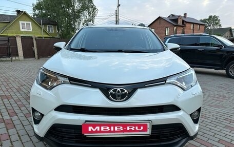 Toyota RAV4, 2017 год, 2 790 000 рублей, 2 фотография