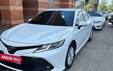 Toyota Camry, 2019 год, 2 200 000 рублей, 4 фотография