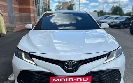 Toyota Camry, 2019 год, 2 200 000 рублей, 2 фотография