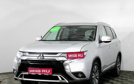 Mitsubishi Outlander III рестайлинг 3, 2020 год, 2 500 000 рублей, 1 фотография