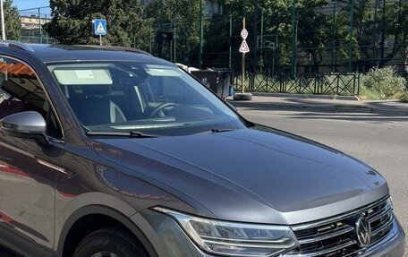 Volkswagen Tiguan II, 2022 год, 3 300 000 рублей, 2 фотография