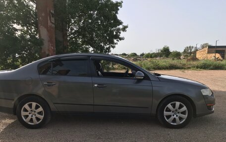 Volkswagen Passat B6, 2005 год, 630 000 рублей, 3 фотография