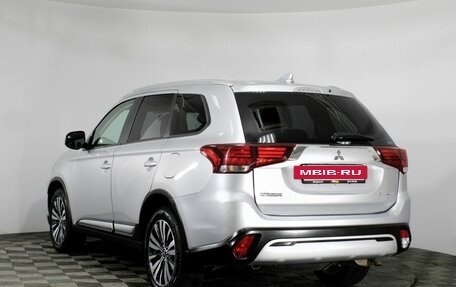 Mitsubishi Outlander III рестайлинг 3, 2020 год, 2 500 000 рублей, 7 фотография