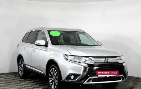 Mitsubishi Outlander III рестайлинг 3, 2020 год, 2 500 000 рублей, 3 фотография