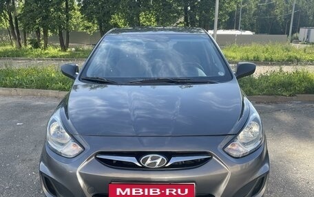 Hyundai Solaris II рестайлинг, 2011 год, 970 000 рублей, 1 фотография