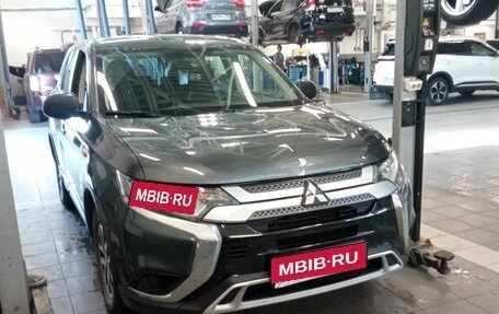 Mitsubishi Outlander III рестайлинг 3, 2020 год, 2 172 000 рублей, 1 фотография