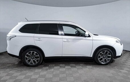 Mitsubishi Outlander III рестайлинг 3, 2015 год, 1 896 000 рублей, 4 фотография