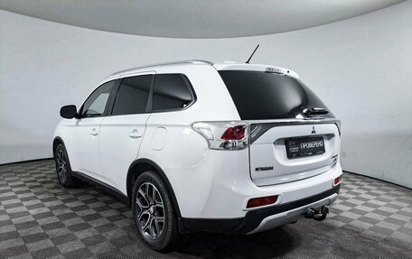 Mitsubishi Outlander III рестайлинг 3, 2015 год, 1 896 000 рублей, 7 фотография