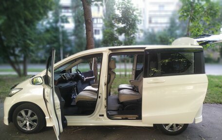 Honda Freed I, 2011 год, 1 290 000 рублей, 10 фотография