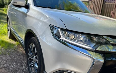 Mitsubishi Outlander III рестайлинг 3, 2015 год, 1 789 000 рублей, 2 фотография