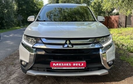 Mitsubishi Outlander III рестайлинг 3, 2015 год, 1 789 000 рублей, 3 фотография