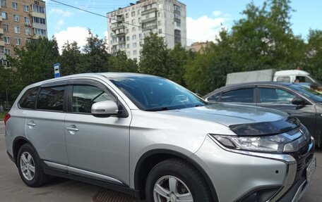 Mitsubishi Outlander III рестайлинг 3, 2019 год, 2 450 000 рублей, 14 фотография