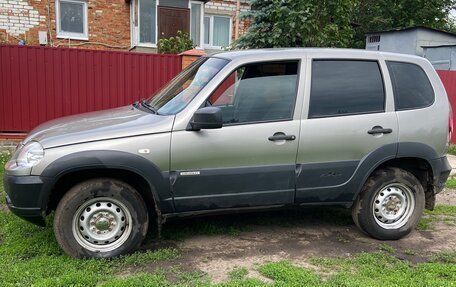 Chevrolet Niva I рестайлинг, 2018 год, 780 000 рублей, 4 фотография