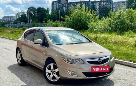 Opel Astra J, 2011 год, 699 000 рублей, 3 фотография