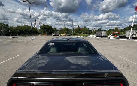 Dodge Challenger III рестайлинг 2, 2018 год, 3 850 000 рублей, 2 фотография